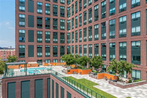 The Pier <b>Apartments</b> provides an array of amenities such as a 24-hour fitness center, concierge and dry cleaning service, clubroom and. . Jersey city apartments for rent